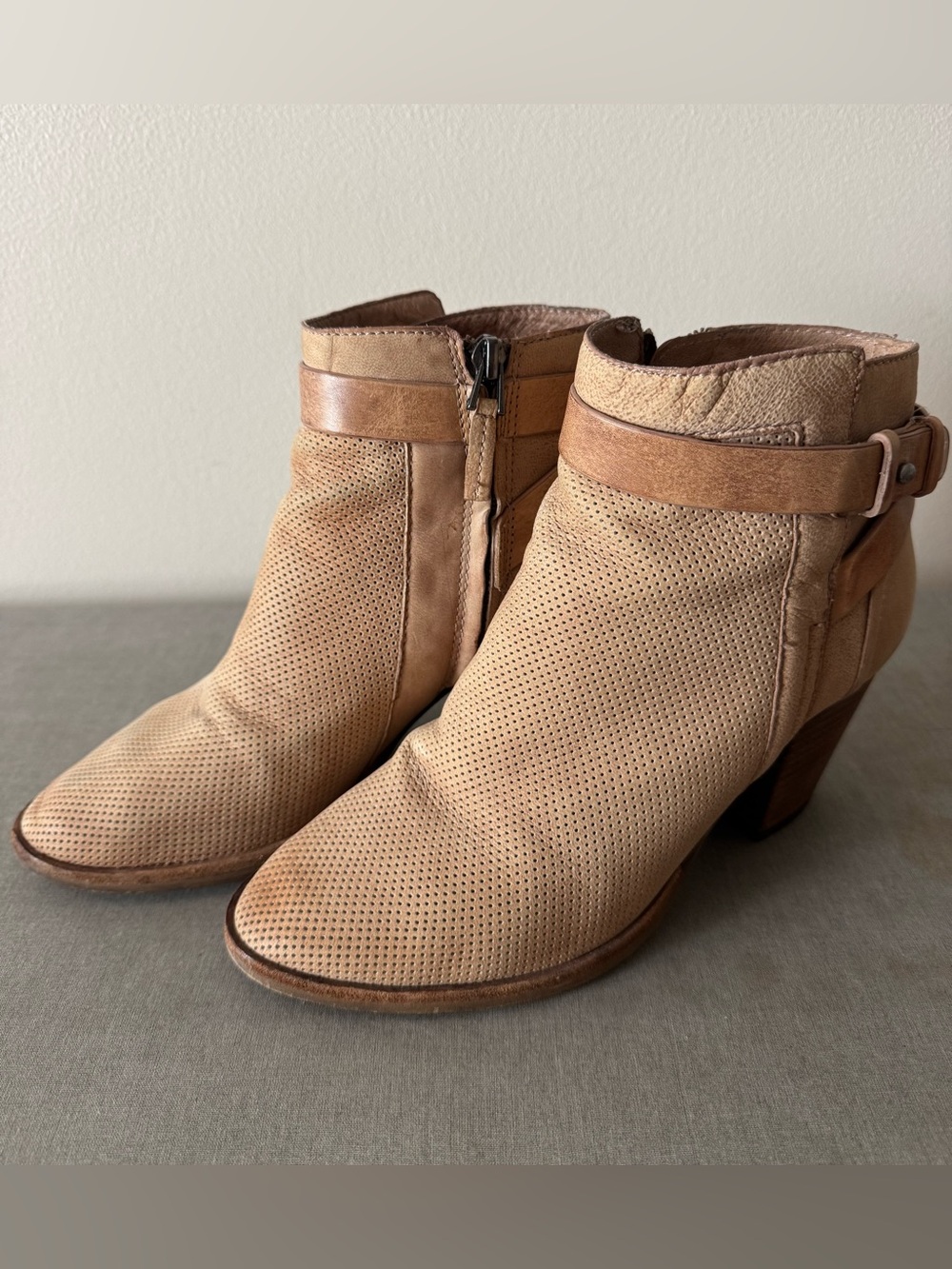 Dolce Vita Perforated Tan Ankle Booties with Buckle Strap SZ 7.5